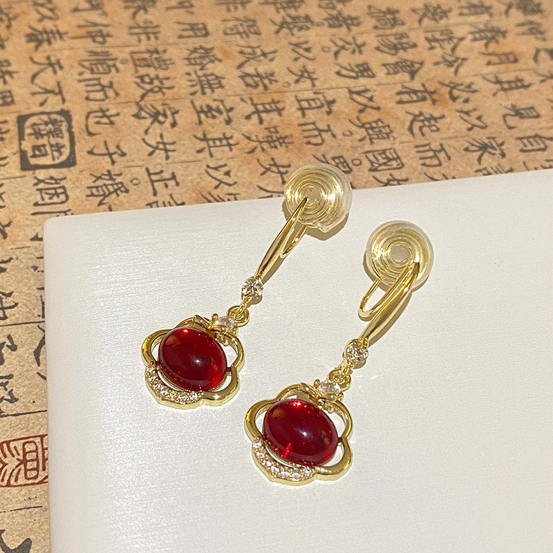 本命年紅貓眼石如意鎖耳扣新中式復古蚊香盤耳夾秋冬無耳洞耳飾女 紅色貓眼石如意鎖耳夾（送硅膠墊）