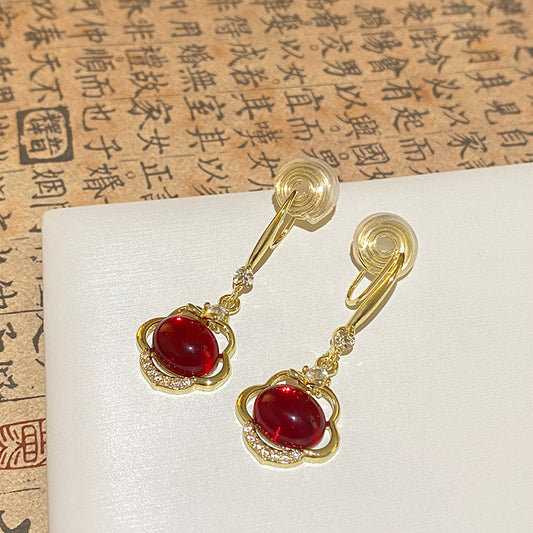 本命年紅貓眼石如意鎖耳扣新中式復古蚊香盤耳夾秋冬無耳洞耳飾女 紅色貓眼石如意鎖耳夾（送硅膠墊）
