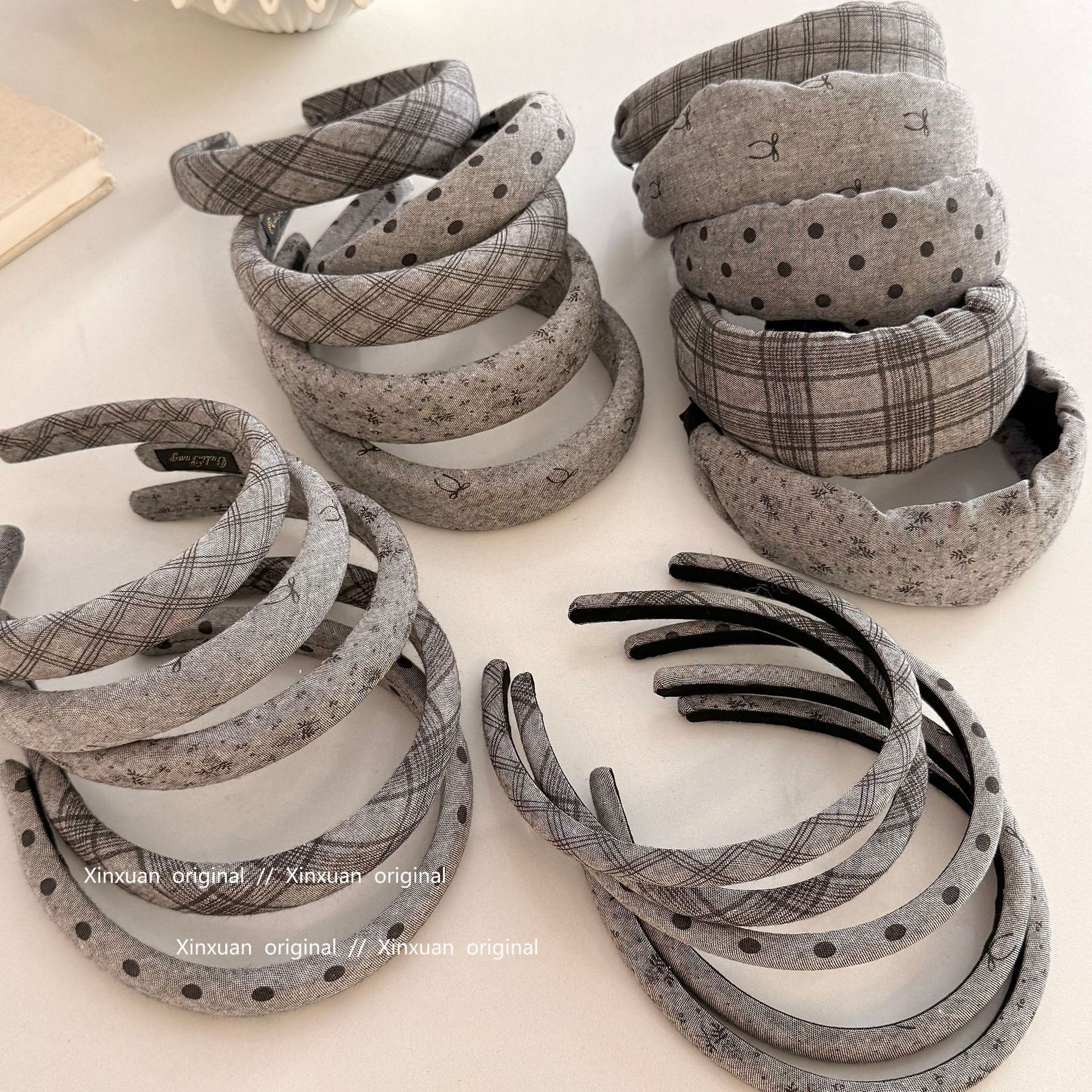 灰色布面波點髮箍－商品主圖｜https://igowo.tw/