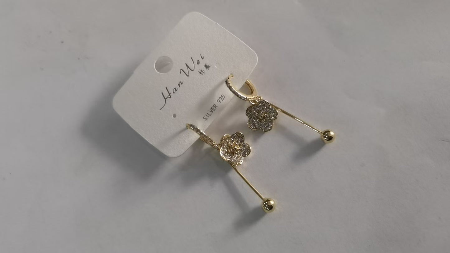 鋯石愛心花朵微鑲耳環－白K 4908款細節41｜https://igowo.tw/