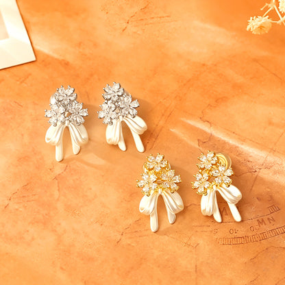 鋯石蝴蝶結免耳洞耳夾－商品主圖｜https://igowo.tw/