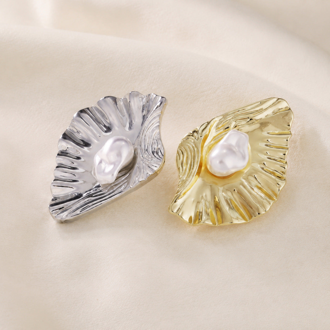 金屬貝殼立體復古胸針－商品主圖｜https://igowo.tw/