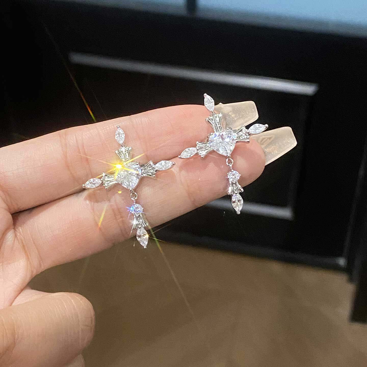 冷淡風鋯石十字架耳夾女無耳洞甜酷風個性潮流耳骨夾輕奢小眾耳環