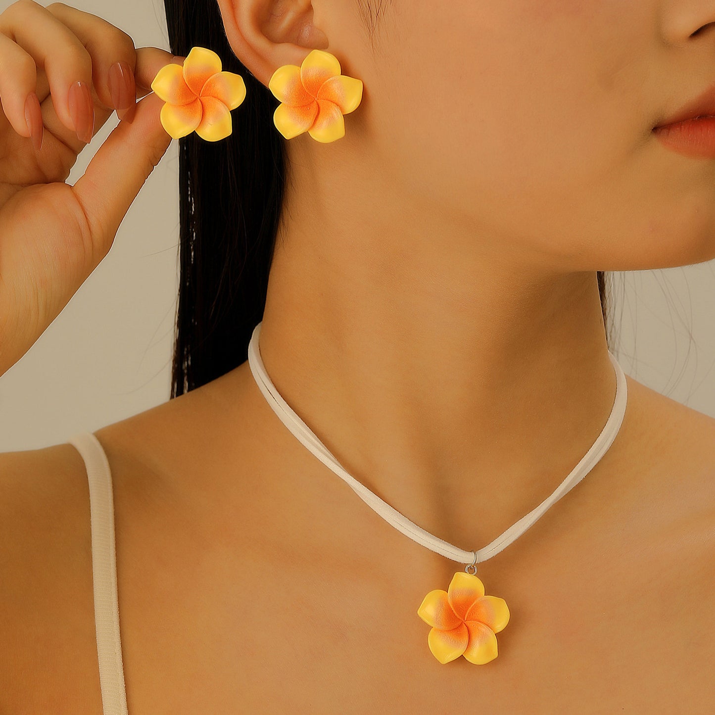 金屬花朵項鍊耳環組－細節特寫8｜https://igowo.tw/