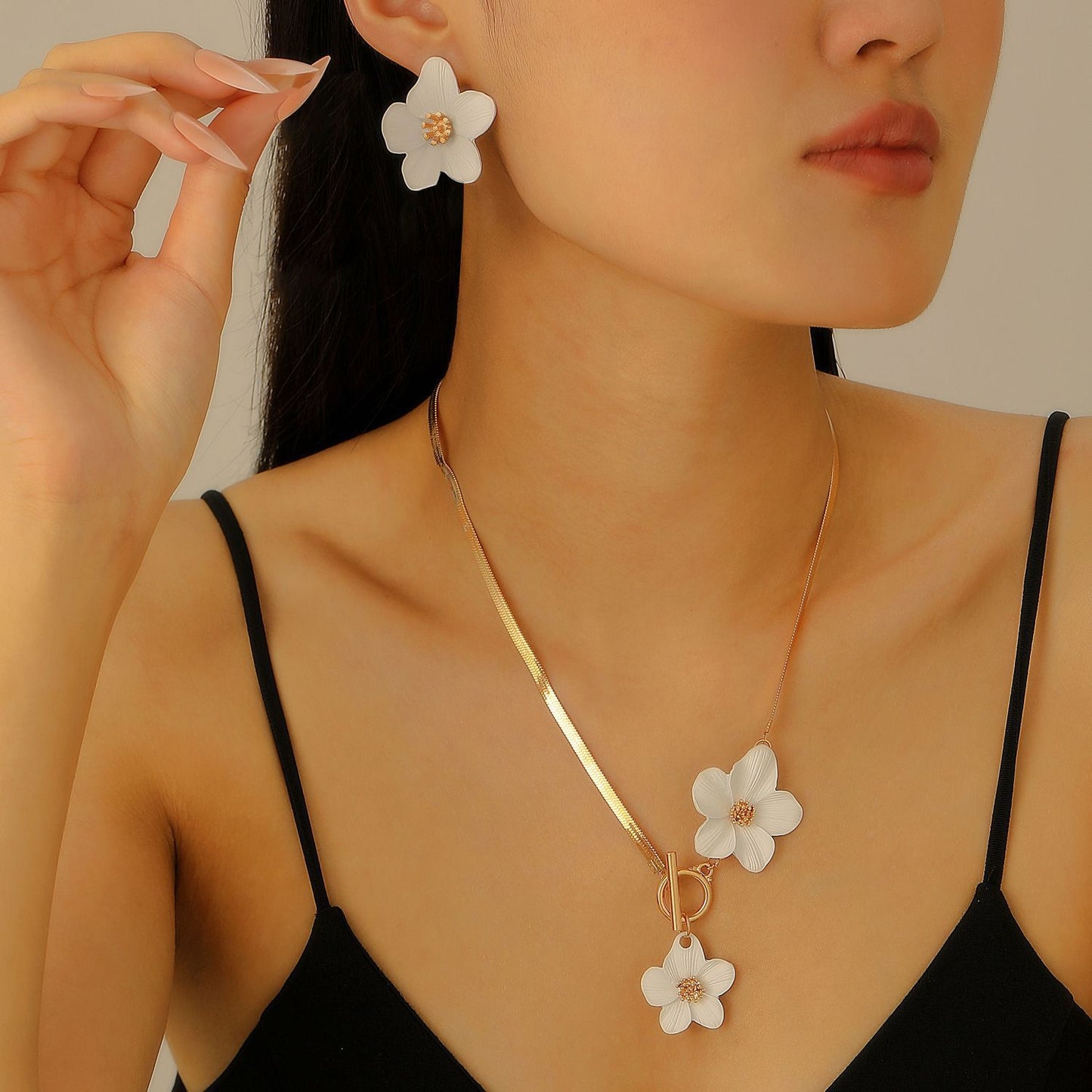 金屬花朵項鍊耳環組－細節特寫4｜https://igowo.tw/