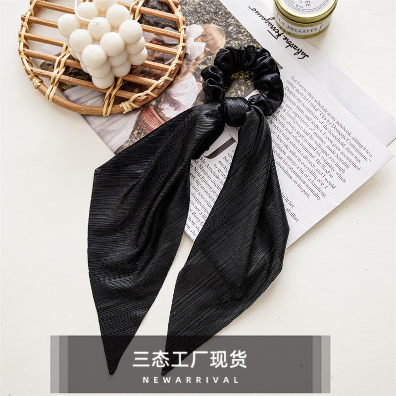 緞帶蝴蝶結大腸圈髮圈－亮皮綠飄帶款細節｜https://igowo.tw/