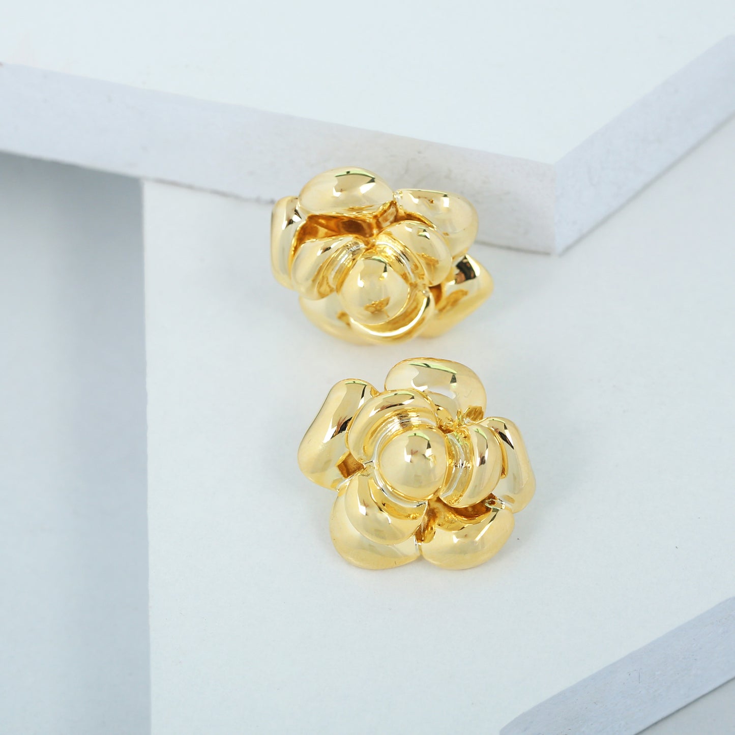 S925花朵誇張耳釘－大陽花-金色款細節｜https://igowo.tw/