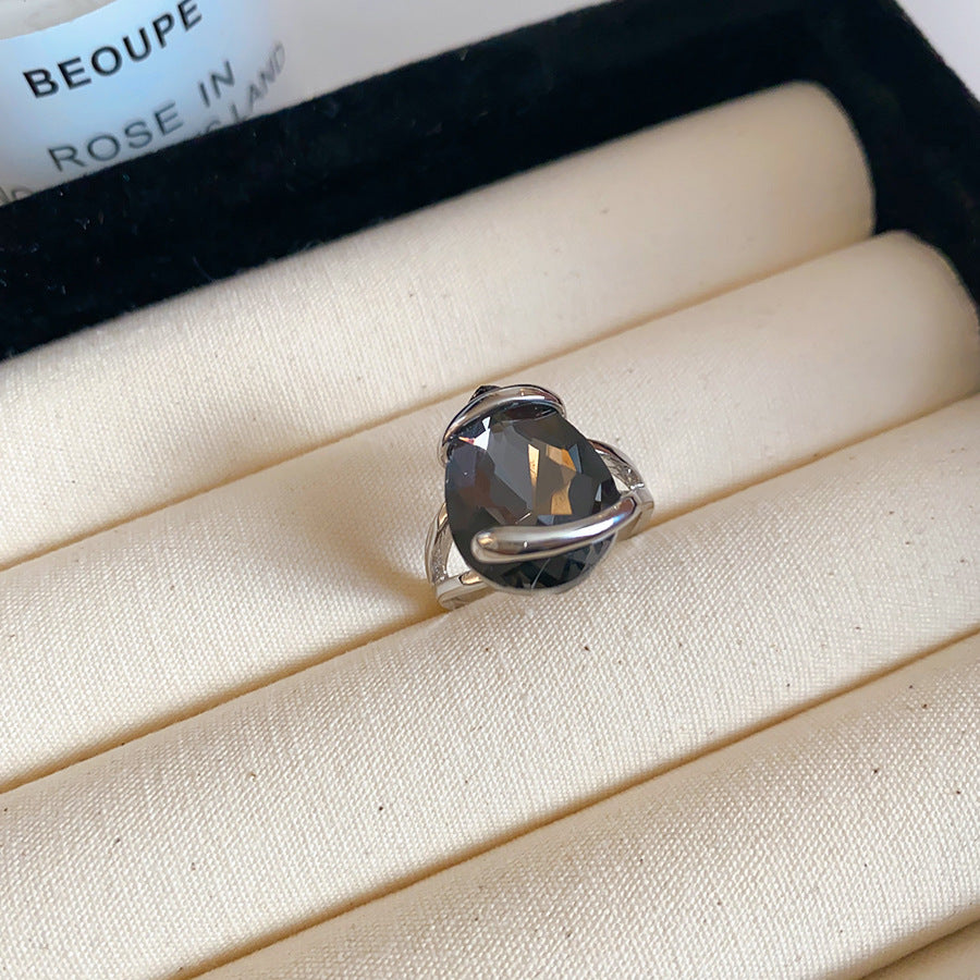 銀針菱形項鍊耳環組－項鍊-金色-黑色款細節5｜https://igowo.tw/