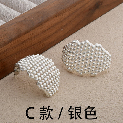 圓珠鏤空復古耳釘