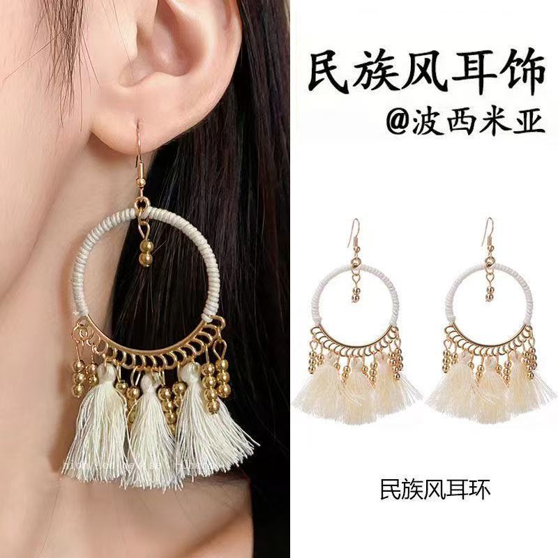 羽毛花朵流蘇復古耳鉤－細節特寫5｜https://igowo.tw/