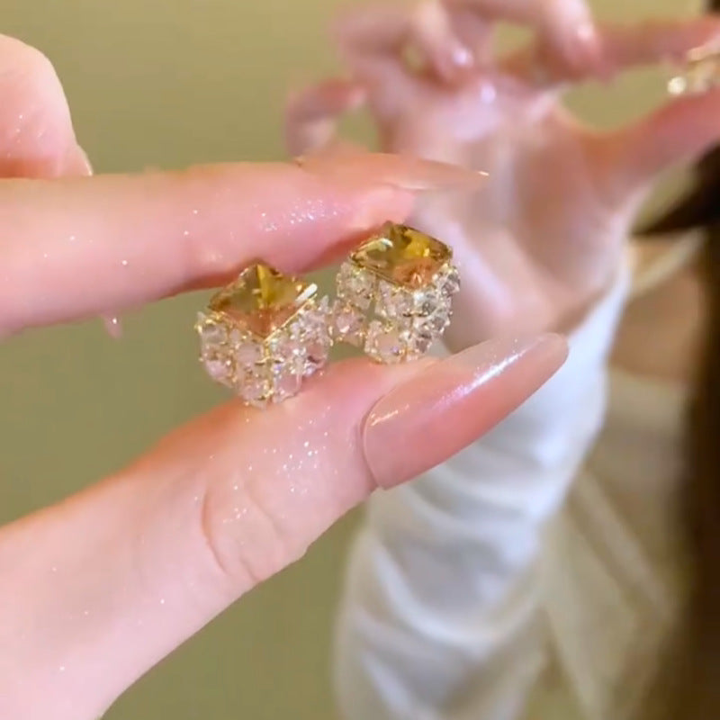金色鋯石菱形電鍍耳釘－商品主圖｜https://igowo.tw/