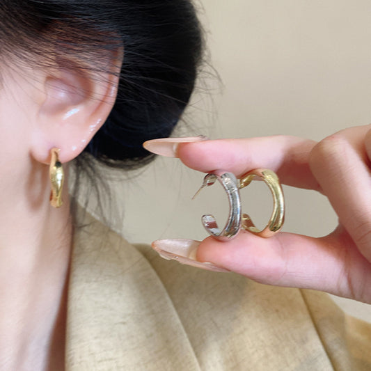 金屬C形素圈簡約耳環－商品主圖｜https://igowo.tw/