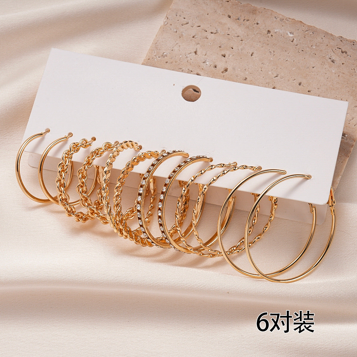 金色C形簡約耳釘套組－細節特寫25｜https://igowo.tw/