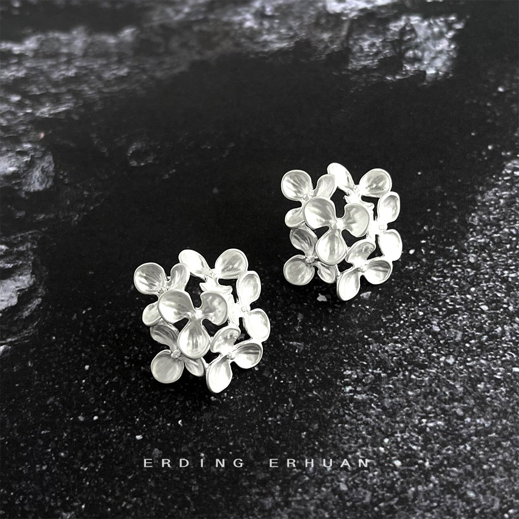 花朵簡約耳釘－商品主圖｜https://igowo.tw/