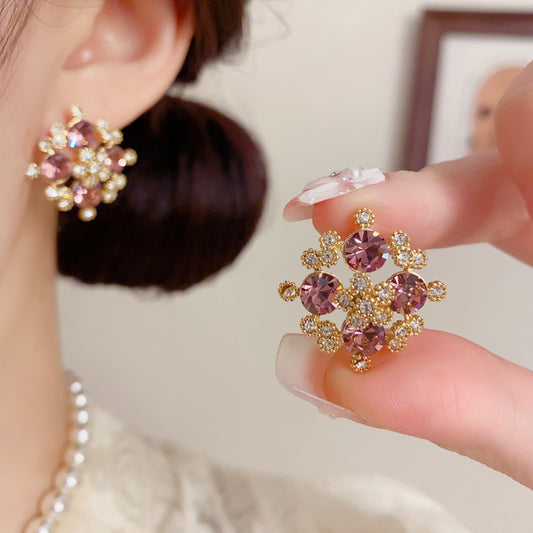 紫色鋯石花朵鏤空耳釘－商品主圖｜https://igowo.tw/