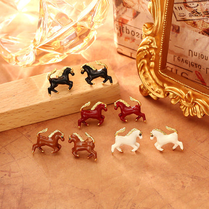 紅色琺瑯小馬小巧耳釘－商品主圖｜https://igowo.tw/
