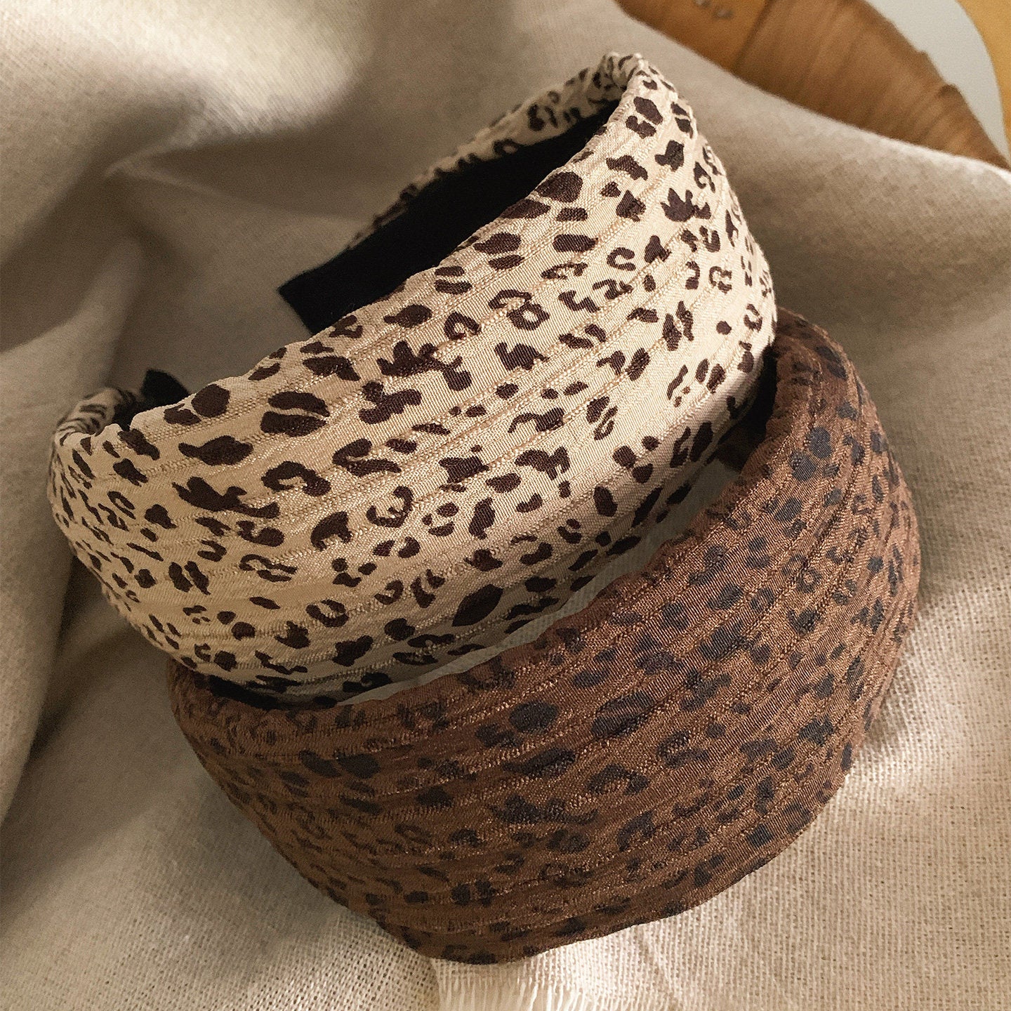 豹紋寬版復古髮箍－商品主圖｜https://igowo.tw/