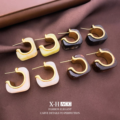 棕色C形暈染復古耳釘－商品主圖｜https://igowo.tw/