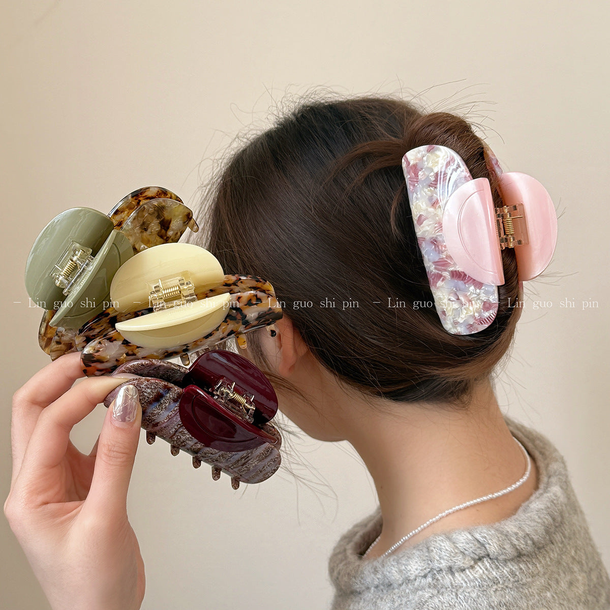 醋酸板材碎花鯊魚夾－商品主圖｜https://igowo.tw/