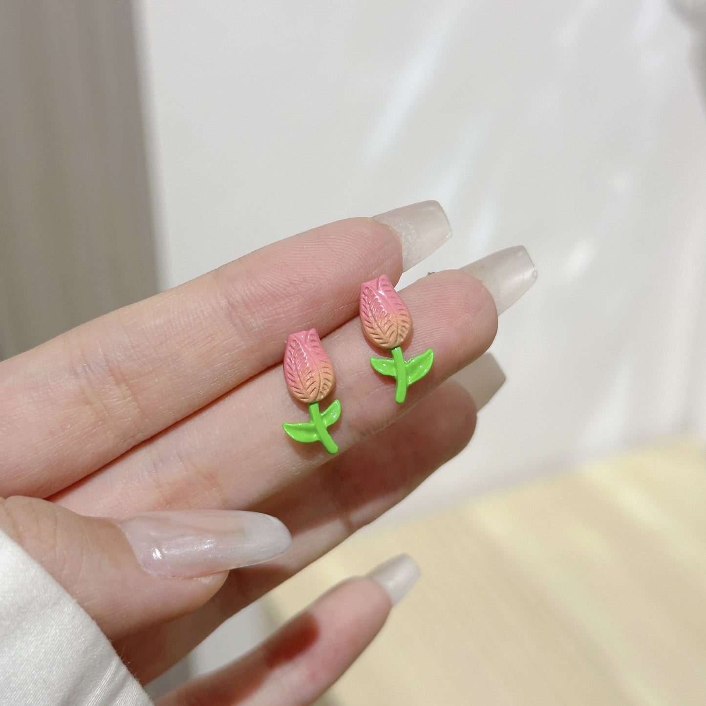 粉色鋯石愛心簡約耳環－細節特寫38｜https://igowo.tw/