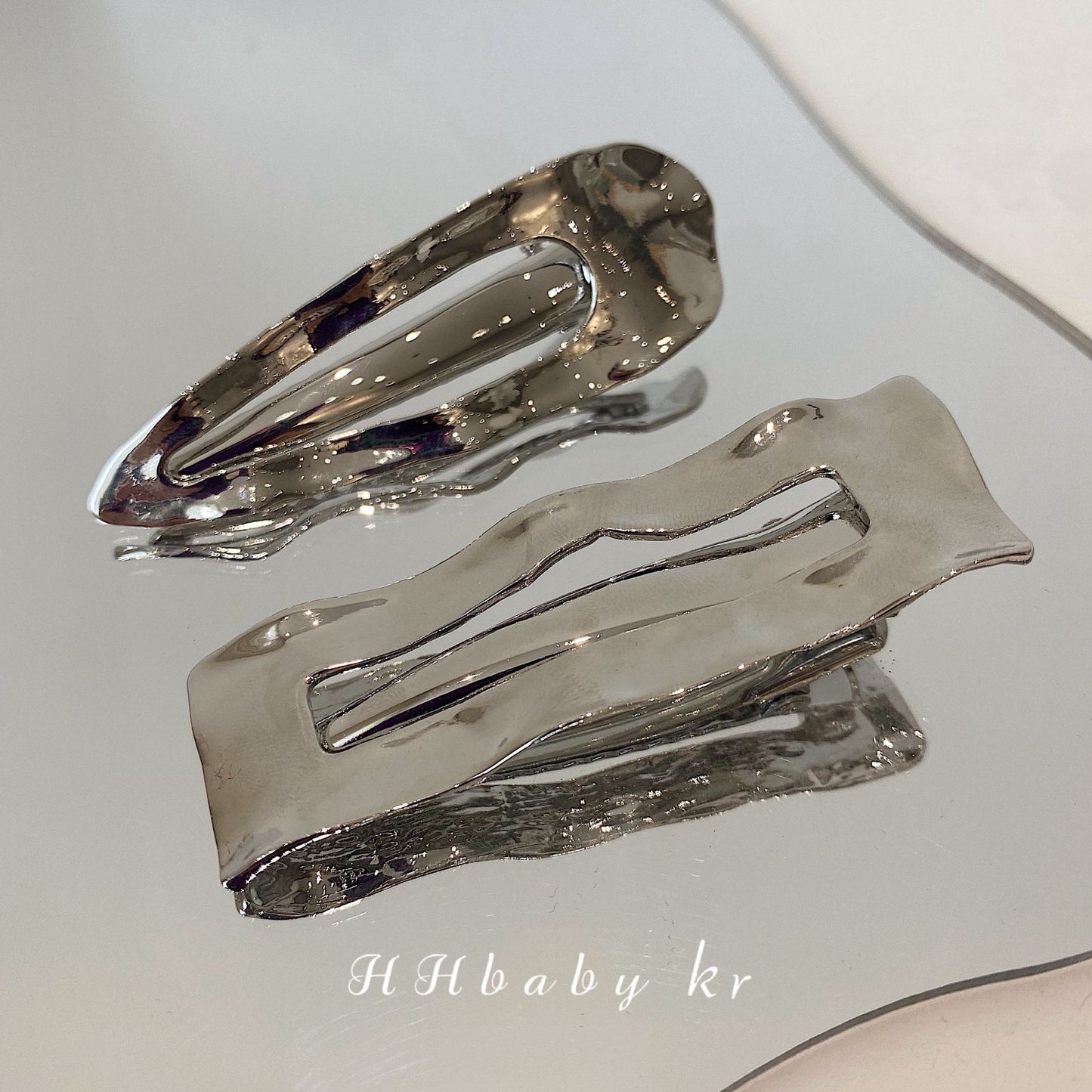 金屬水波紋簡約髮夾－商品主圖｜https://igowo.tw/