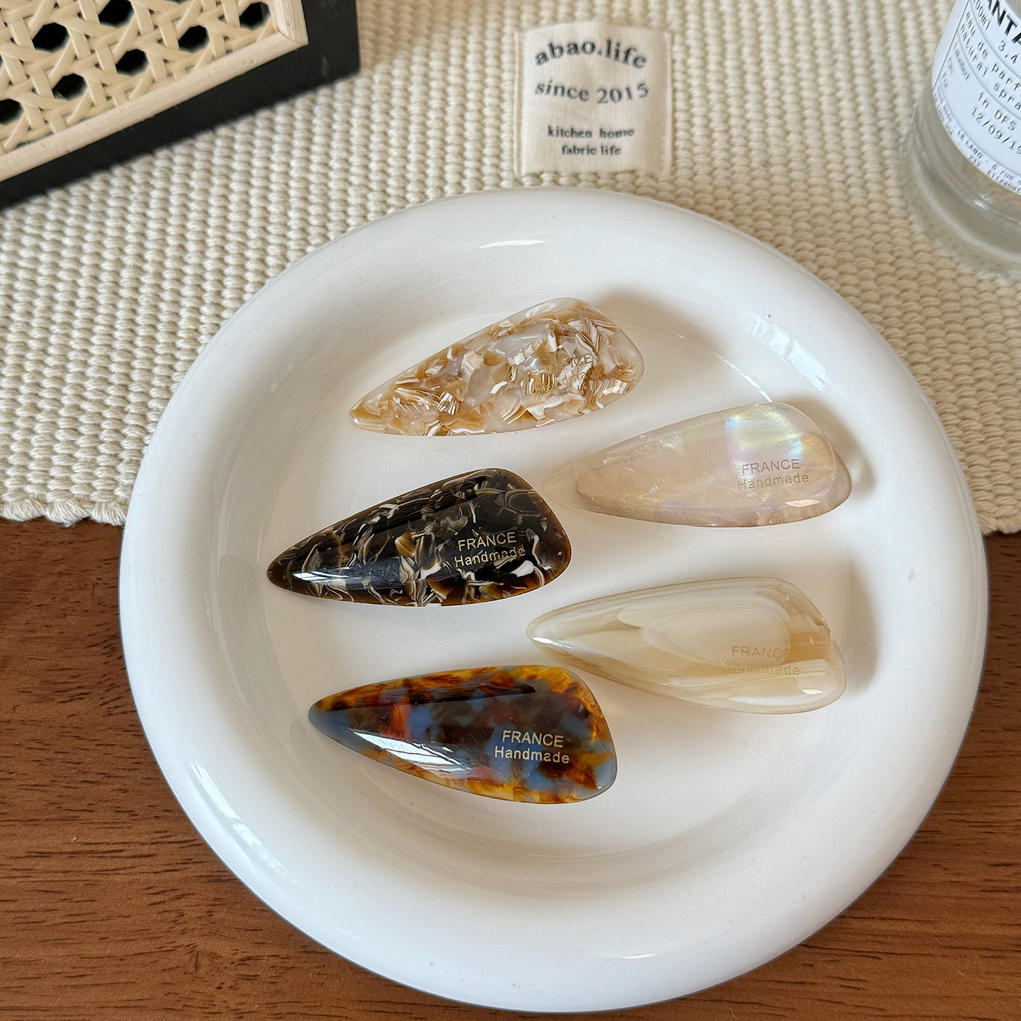 醋酸板材三角形髮夾－藍咖色款細節｜https://igowo.tw/
