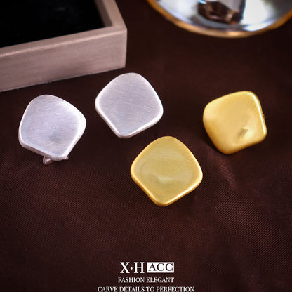 方形拉絲復古耳釘－銀針-銀-拉絲款實拍｜https://igowo.tw/