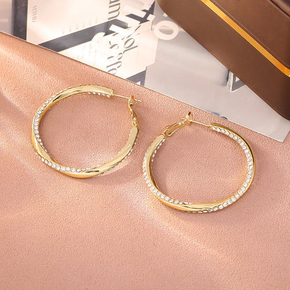 鋯石金屬圓圈微鑲耳環－細節特寫1｜https://igowo.tw/