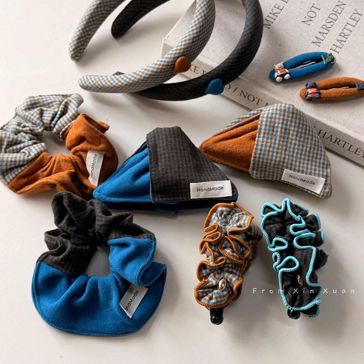 布面格紋大腸圈髮圈－藍色BB夾款實拍｜https://igowo.tw/