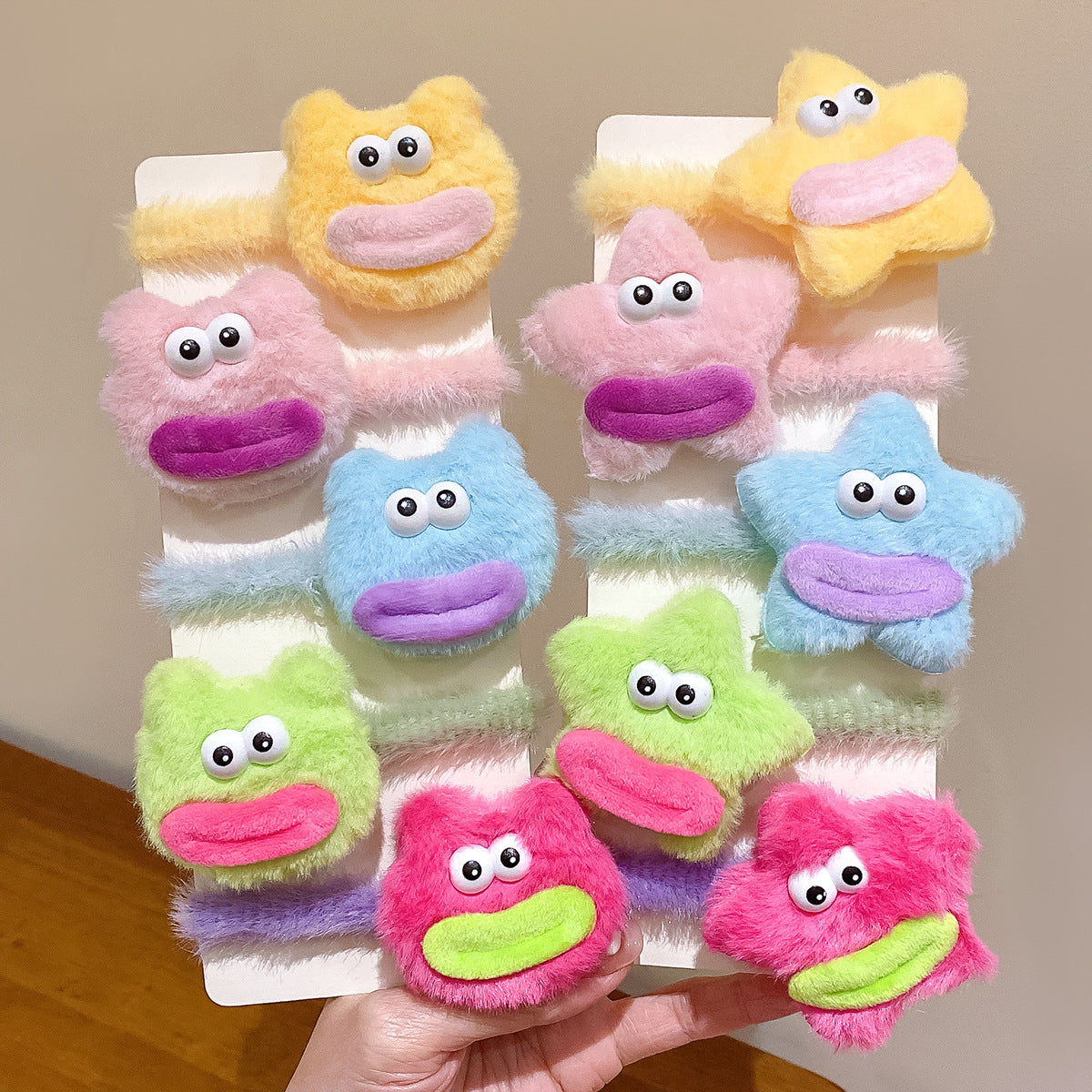 絨面卡通髮圈－商品主圖｜https://igowo.tw/