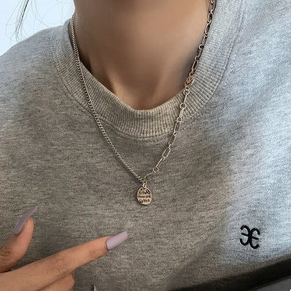 S925字母笑臉復古項鍊－細節特寫1｜https://igowo.tw/