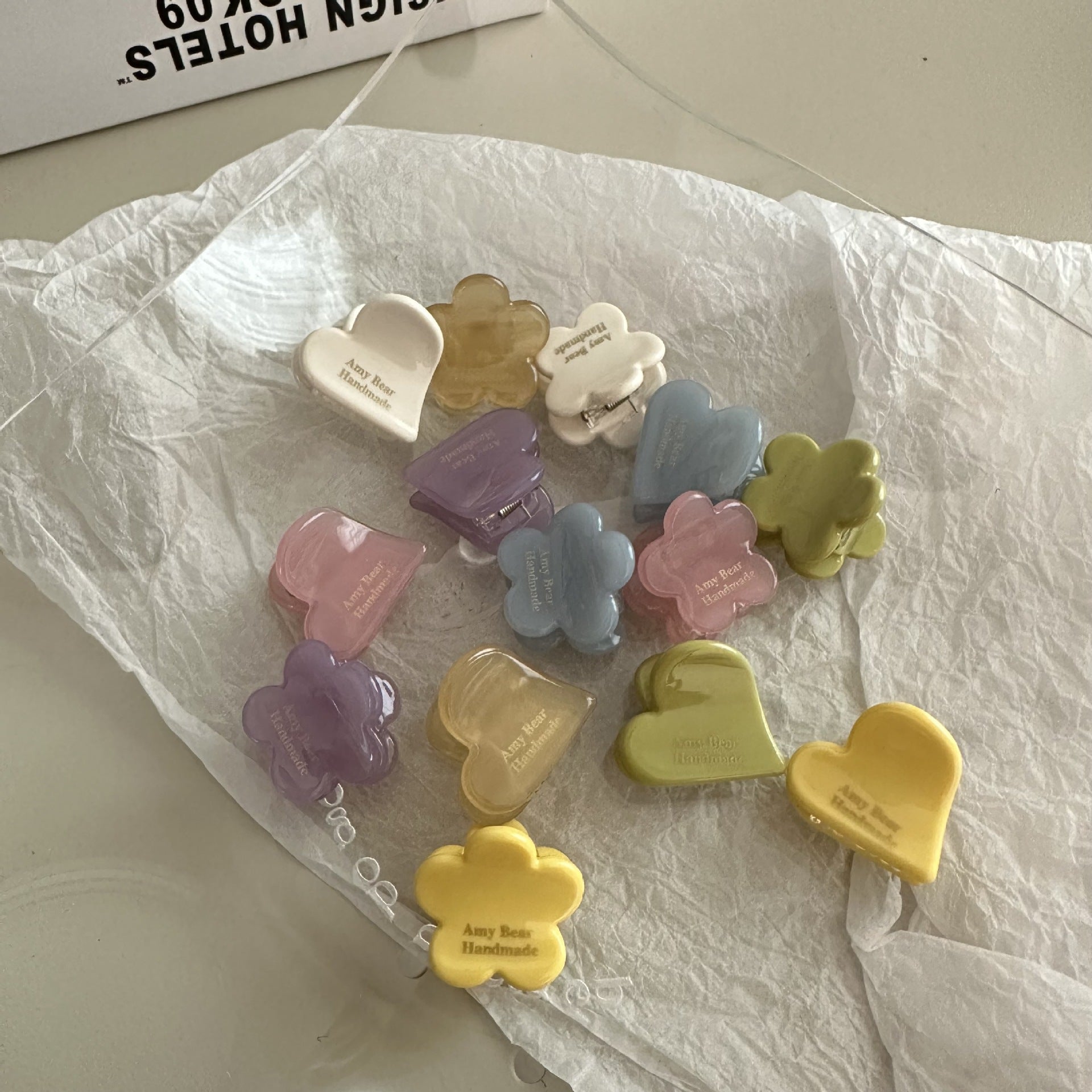 愛心花朵小巧鯊魚夾－小花-紅色款實拍｜https://igowo.tw/