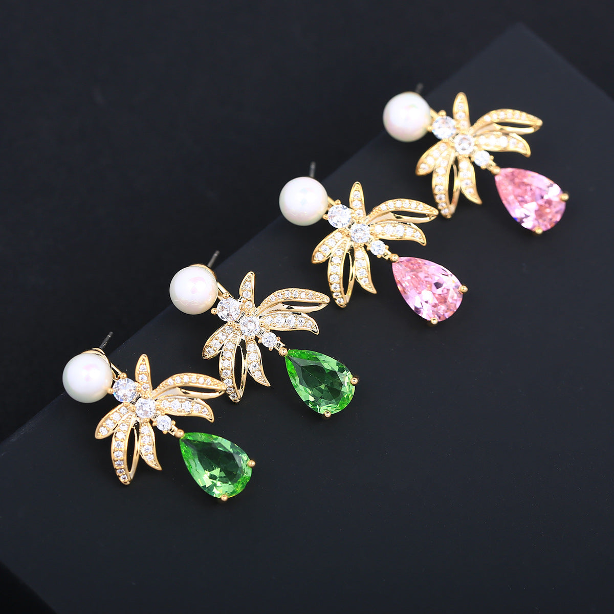 S925鋯石花朵水滴微鑲耳釘－商品主圖｜https://igowo.tw/