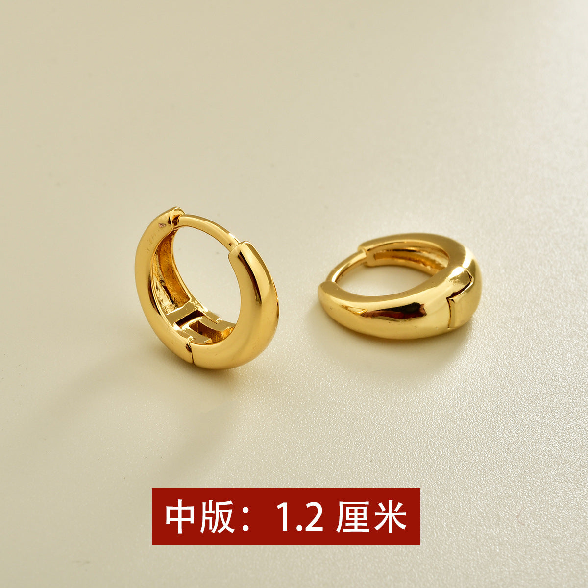 素圈簡約耳扣－細節特寫4｜https://igowo.tw/