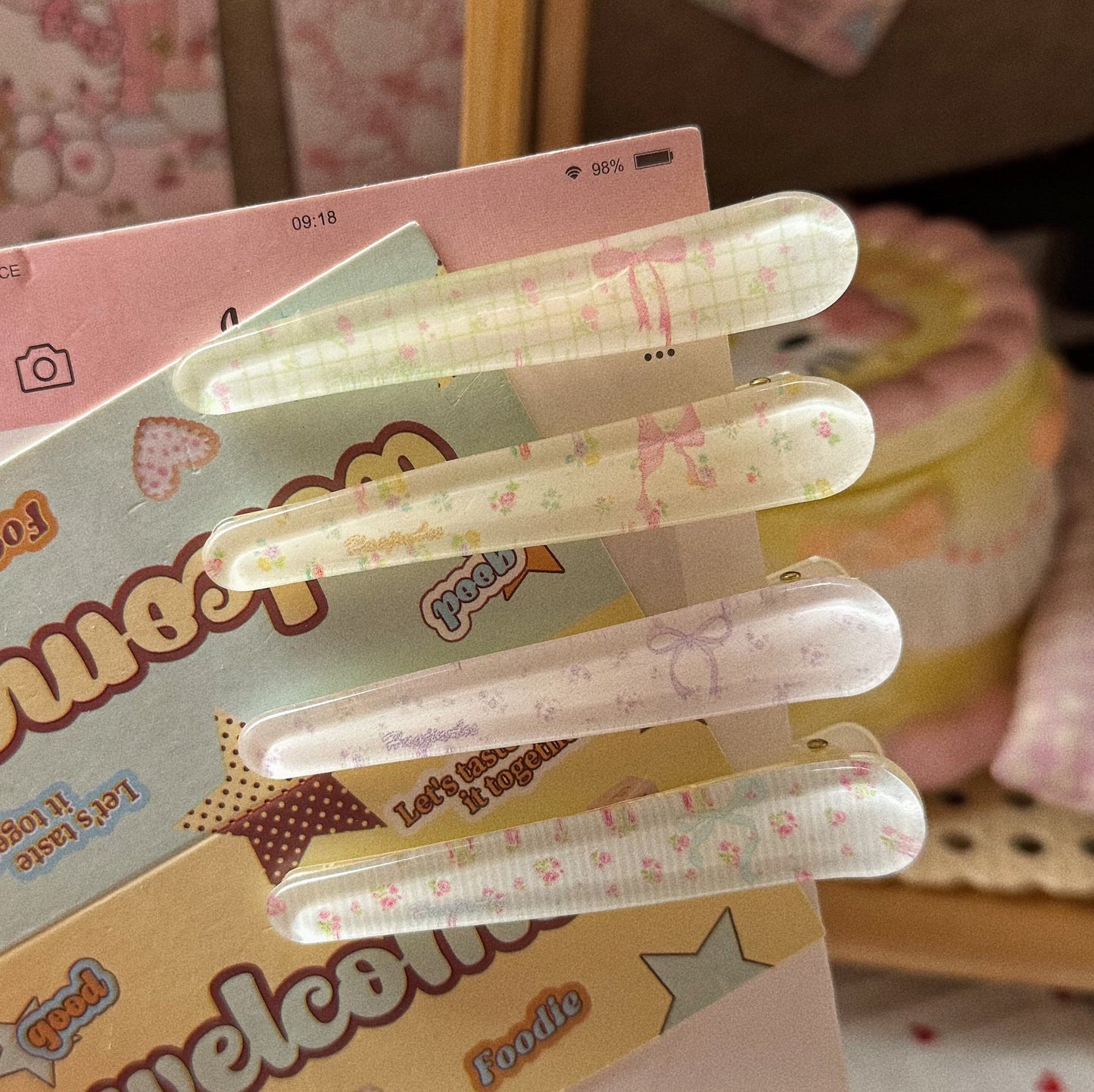 繽紛碎花領結髮夾－綠色髮夾款實拍｜https://igowo.tw/