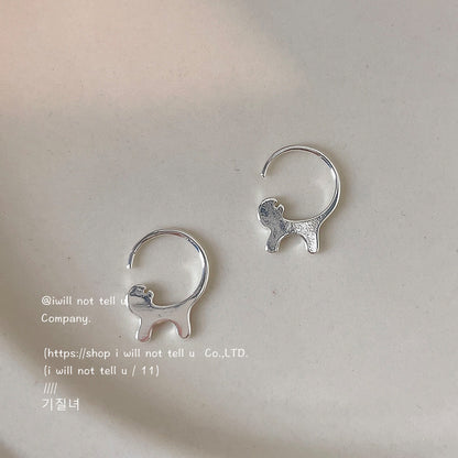 銀色貓咪簡約耳環－商品主圖｜https://igowo.tw/