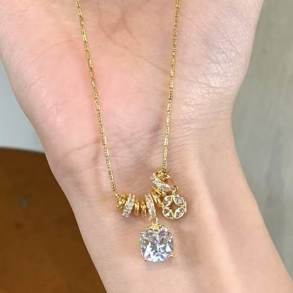 金色鋯石方形墜飾項鍊－商品主圖｜https://igowo.tw/