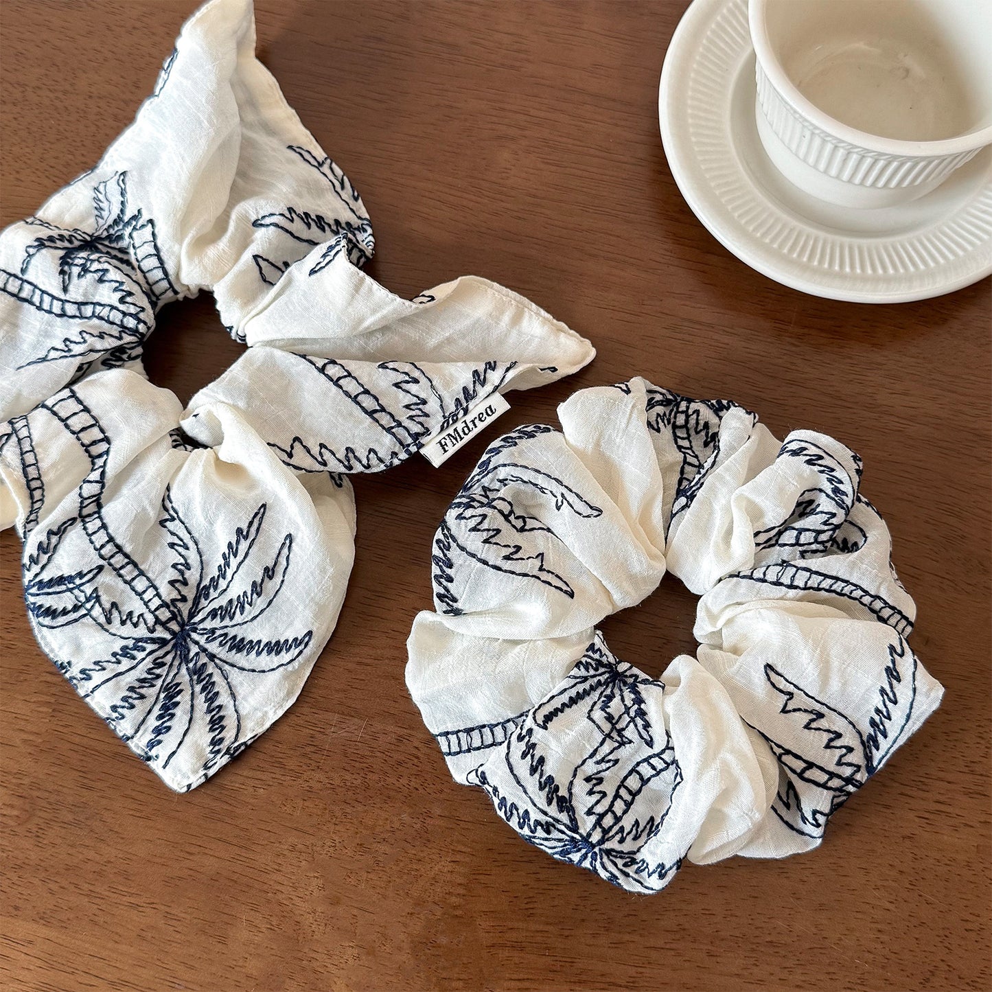 網紗大腸圈刺繡髮圈－商品主圖｜https://igowo.tw/