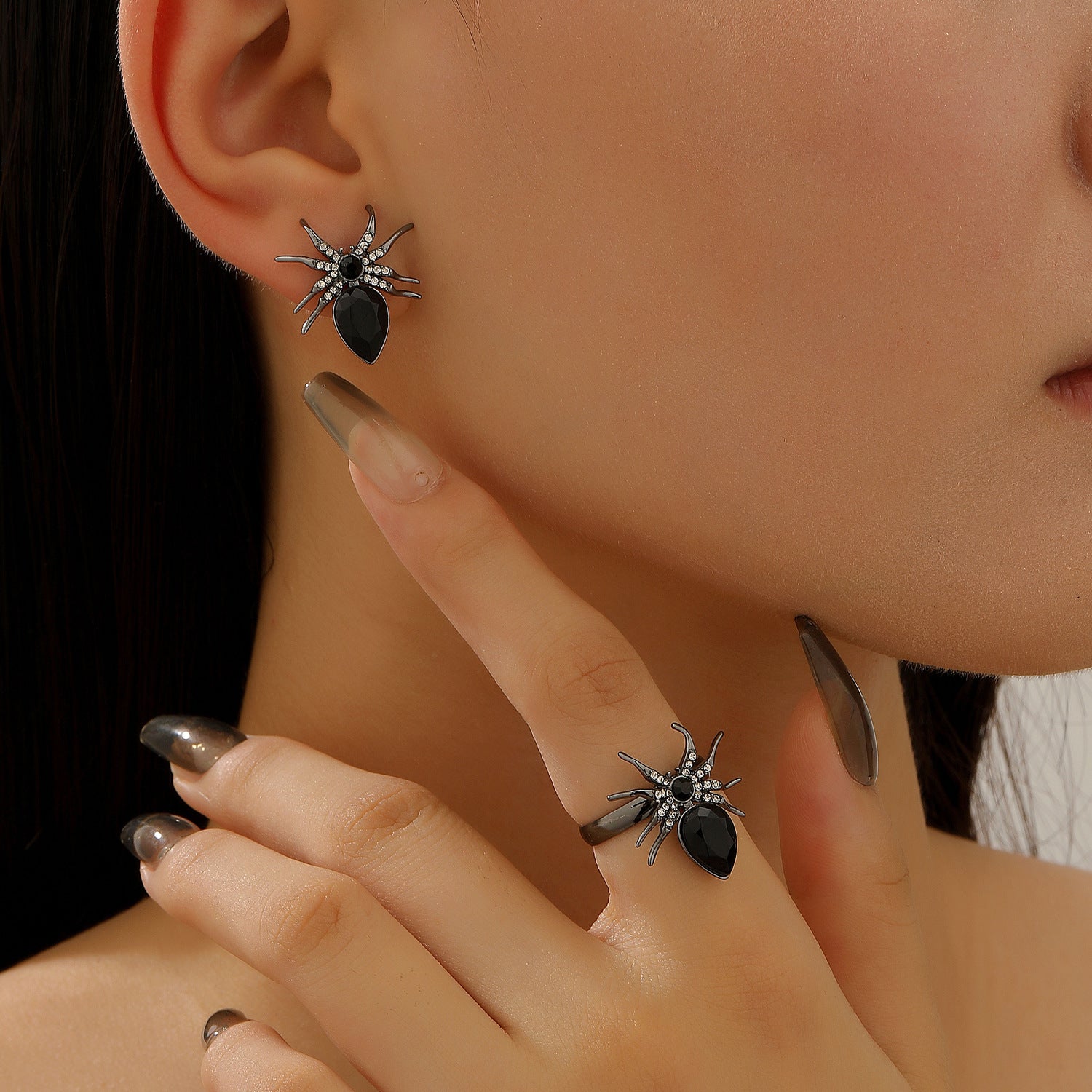 黑色鋯石蜘蛛耳釘－槍黑X519款實拍｜https://igowo.tw/