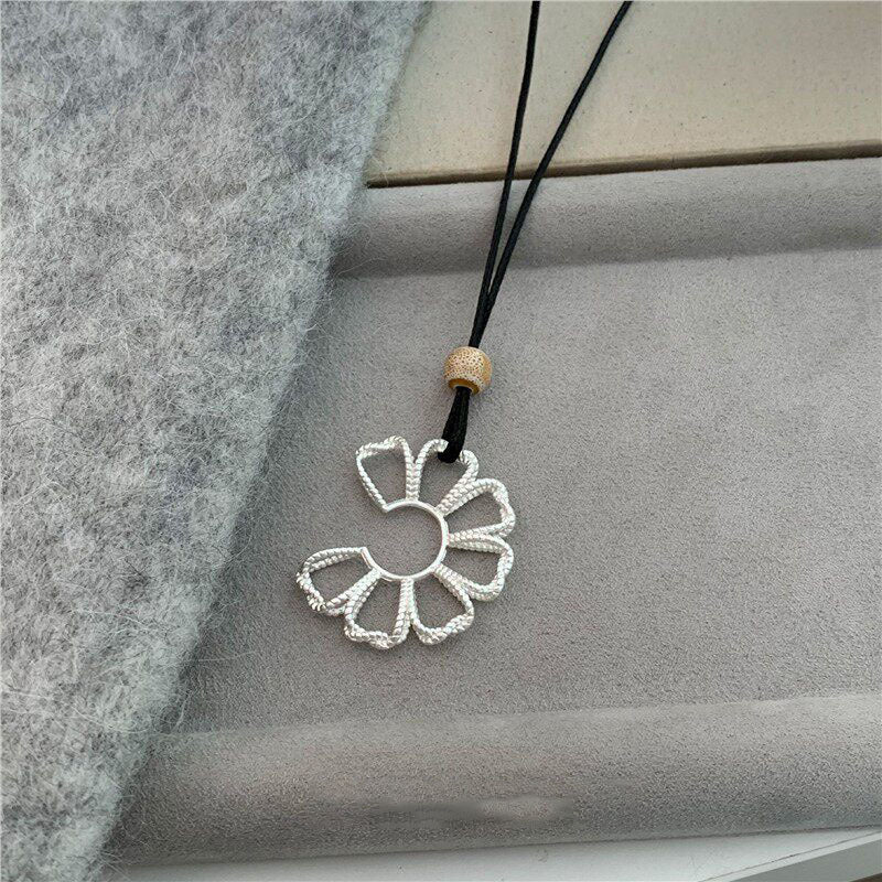 皮繩花朵項鍊