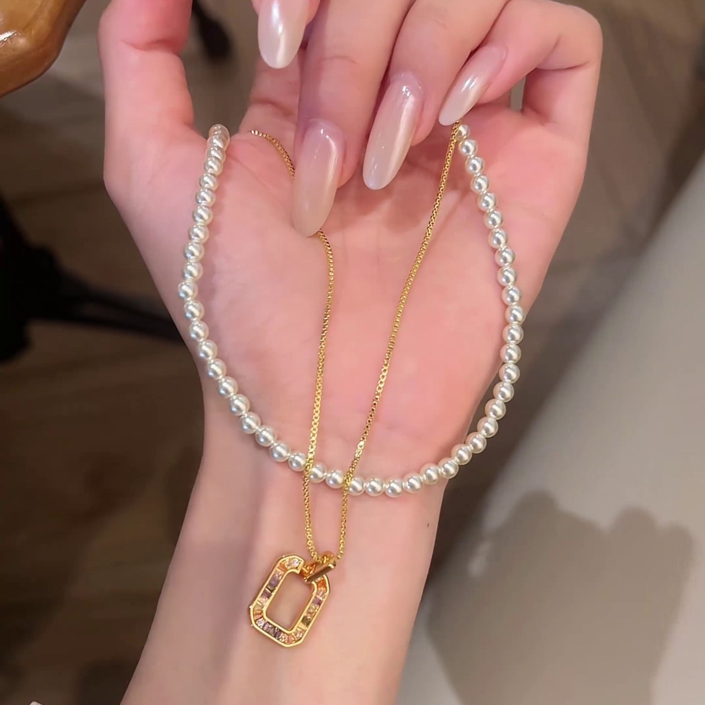 金色珍珠方形墜飾項鍊