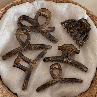 豹紋一字復古鯊魚夾－商品主圖｜https://igowo.tw/