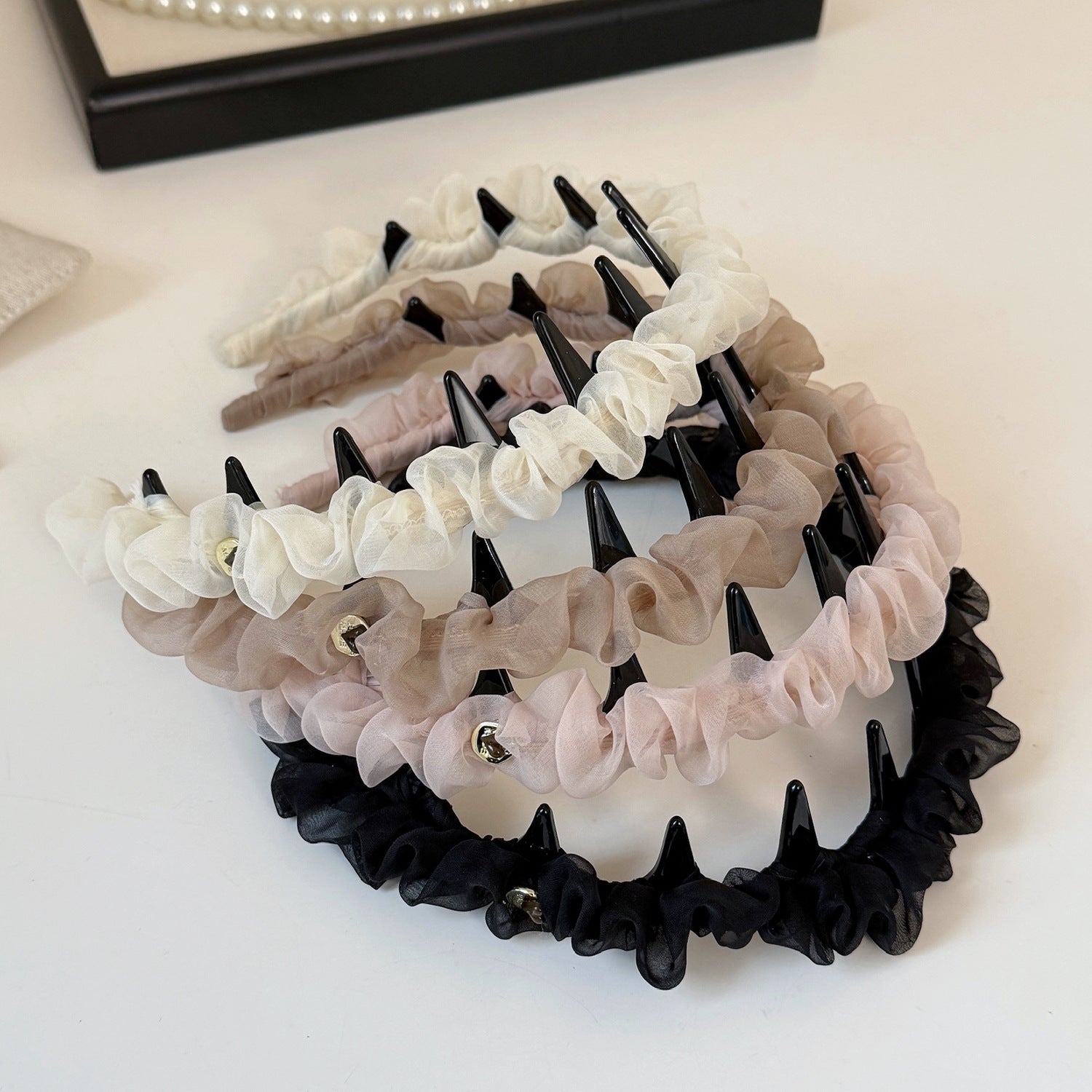 纏繞簡約髮箍－粉色網紗纏繞髮箍款細節｜https://igowo.tw/