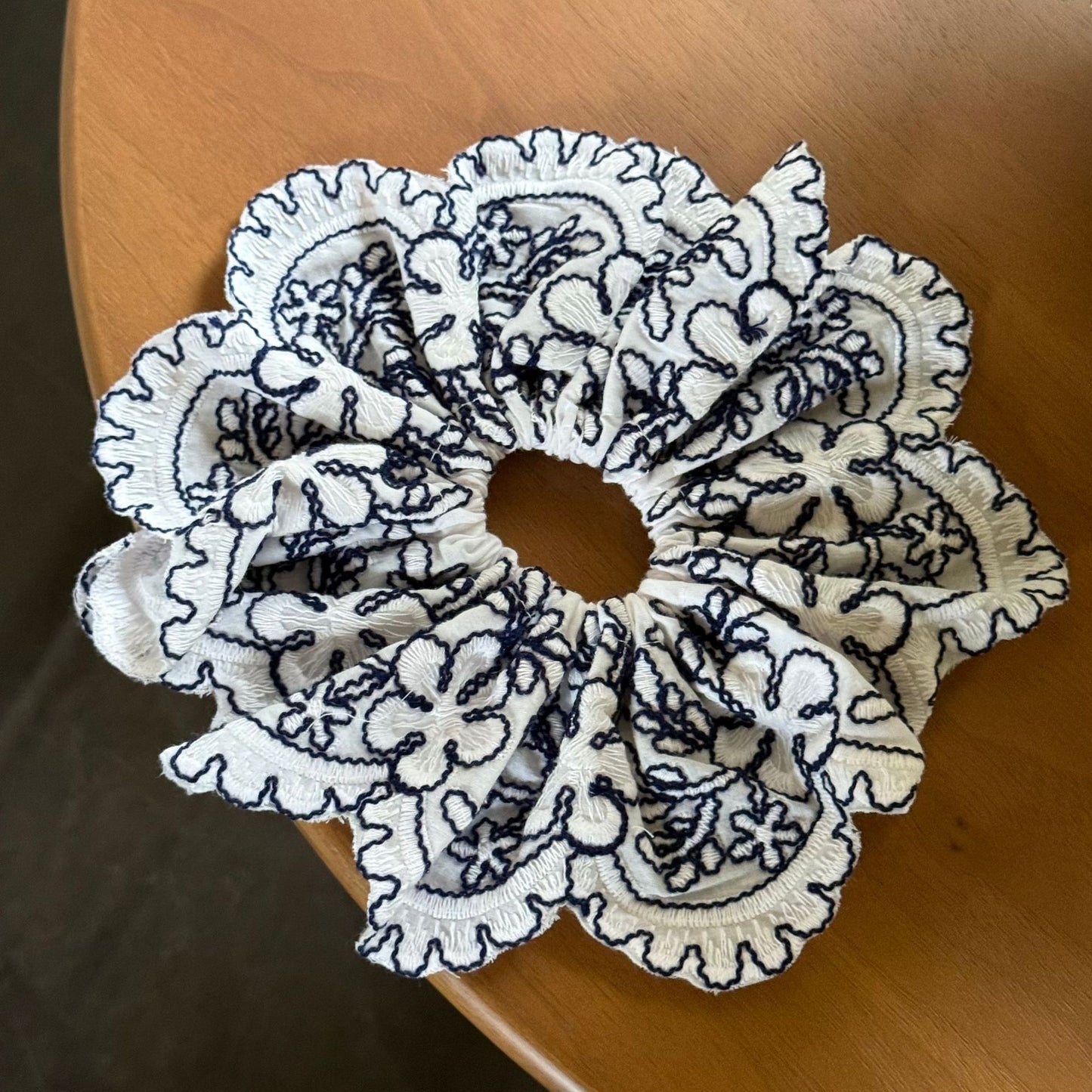 藍色大腸圈刺繡髮圈