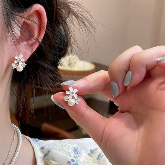 珍珠花朵耳釘－商品主圖｜https://igowo.tw/