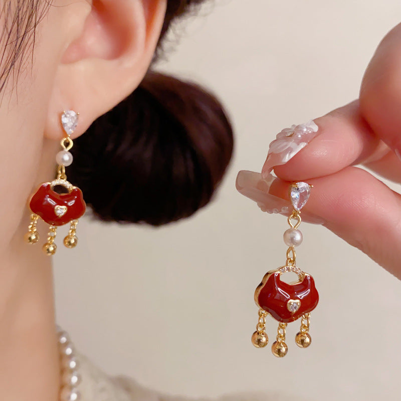 紅色文字流蘇復古耳墜－商品主圖｜https://igowo.tw/