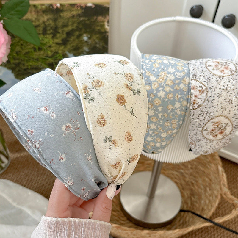 碎花寬版髮箍－米白花紋款實拍｜https://igowo.tw/