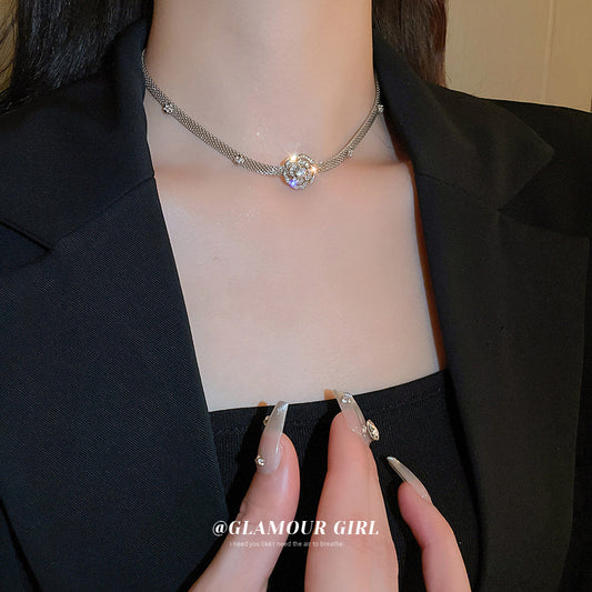 鋯石蛇形花朵項鍊－商品主圖｜https://igowo.tw/