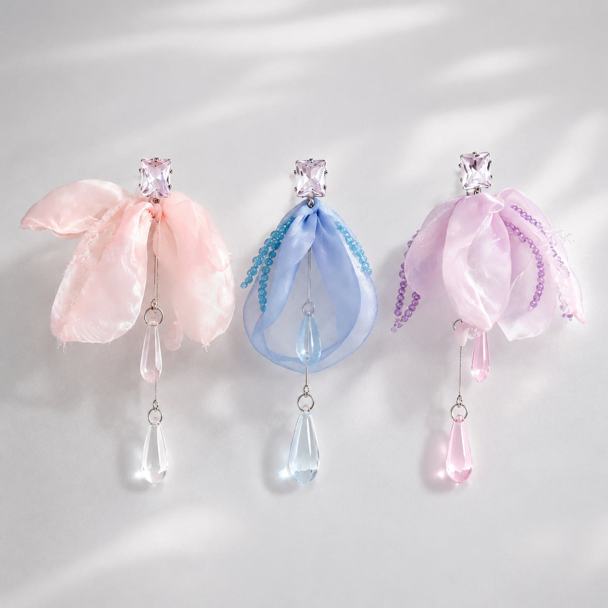 布面銀針花朵流蘇耳環－粉款細節｜https://igowo.tw/