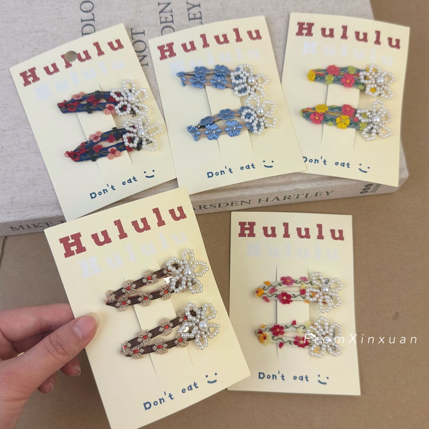 串珠碎花花朵刺繡髮夾－咖色對裝款實拍｜https://igowo.tw/